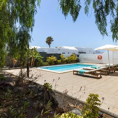 Villa Amara - Sea Views & Private Heated Pool Playa Blanca (Lanzarote)